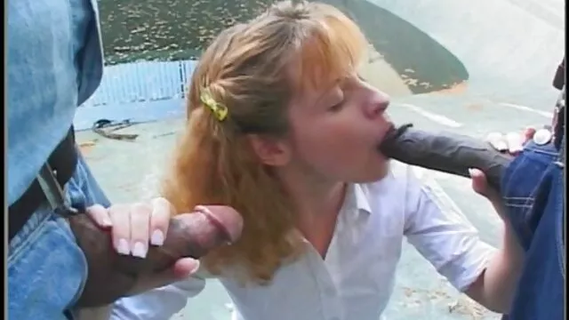 Rubia tetona Jessica follada en el coño por una nieta dormida xxx polla negra gigante