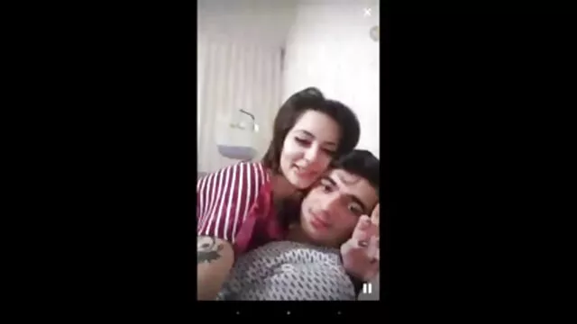 Bonita morena adolescente monta la ancianas gordas cojiendo polla de su pareja