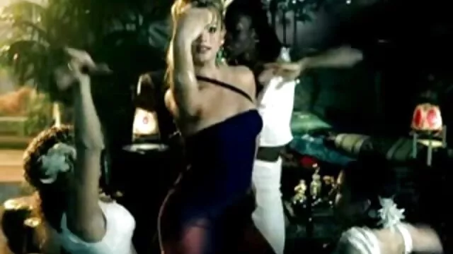 2 pilladas abuelas chicas stripper comparten polla