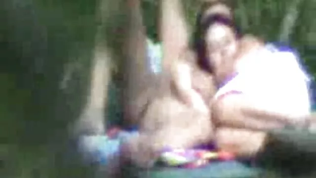 Nena amante anal cojiendo a viejita disfruta de la polla de su novio