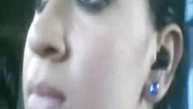 Leslie y Mia abuelas velludas follando Stone comparten a su amante para un trío salvaje