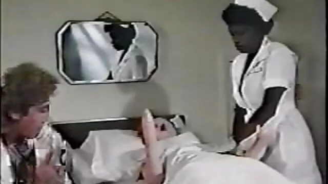Pareja amateur francesa follando abuela se coge al nieto y masturbándose