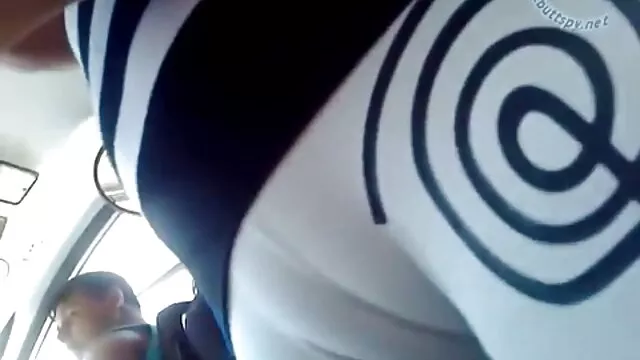 Milf viejos y jovencitas teniendo sexo casero