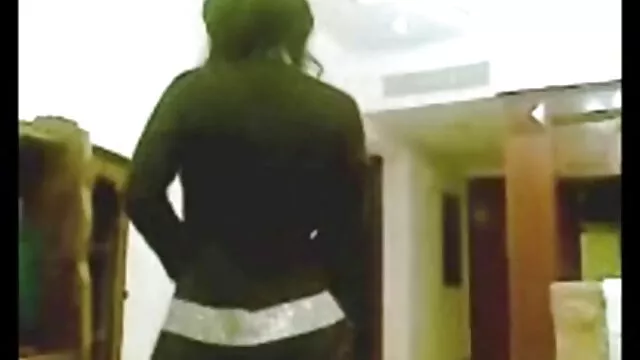 Bootylicious babe buttfucked mujeres teniendo sexo con viejos en el sofá