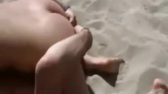 Sage Evans abuelas maduras españolas hace una gran polla dura sobre la mesa de ordeño