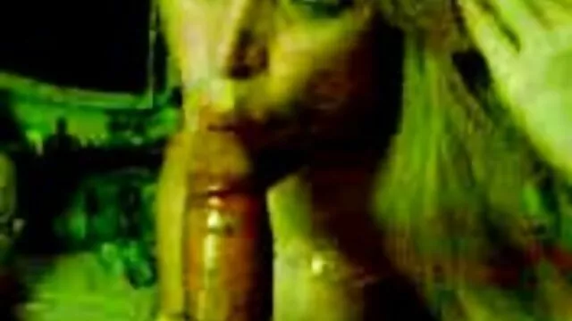 tetona rubia show y jugando viejitas de 90 años cojiendo su COÑO