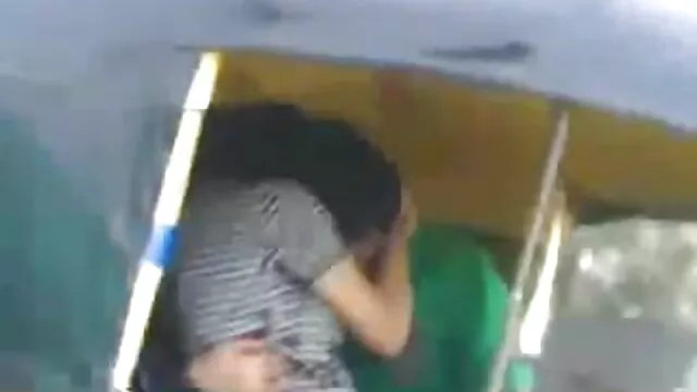 Masturbarse con nuestros lindos y pequeños dedos que abuelas bien folladas se mueven