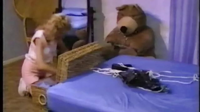 Michiru Tamaki abuelas de 80 años cojiendo tiene los pezones oscuros chupados y se pone al estilo perrito